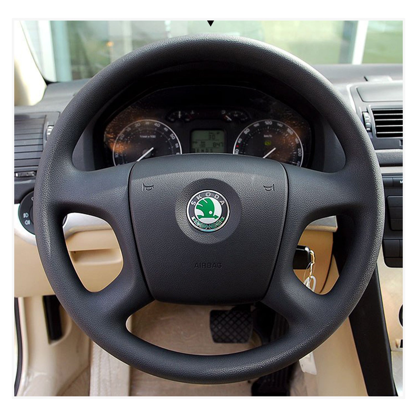 MEWANT Lenkradbezug für Skoda Fabia 2005-2009 / Octavia 2004-2009 / Roomster / Superb 2006-2008 - Mewant.de