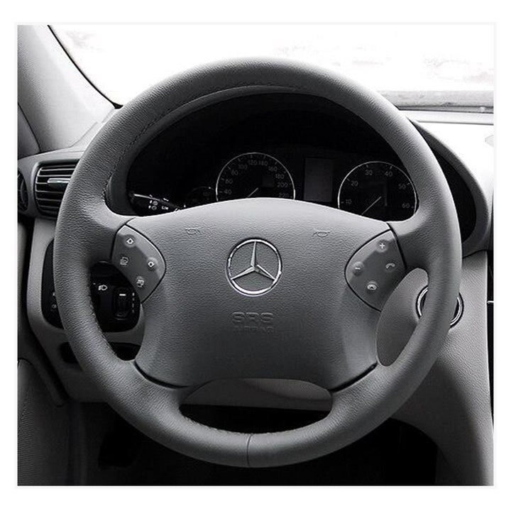 Mercedes C-Klasse Lenkrad mit sichtbaren Gebrauchsspuren