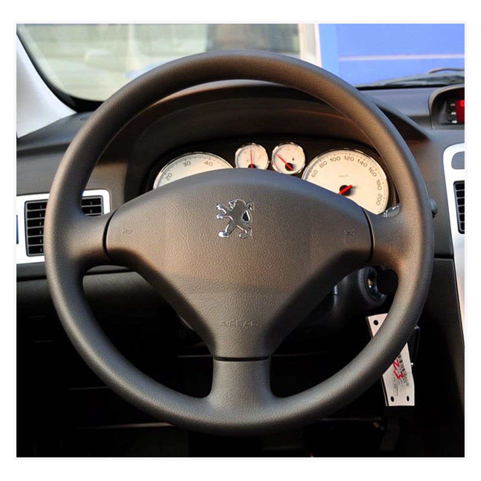 MEWANT Lenkradbezug für Peugeot 307 2001-2007 / 307 SW 2002-2008 - Mewant.de