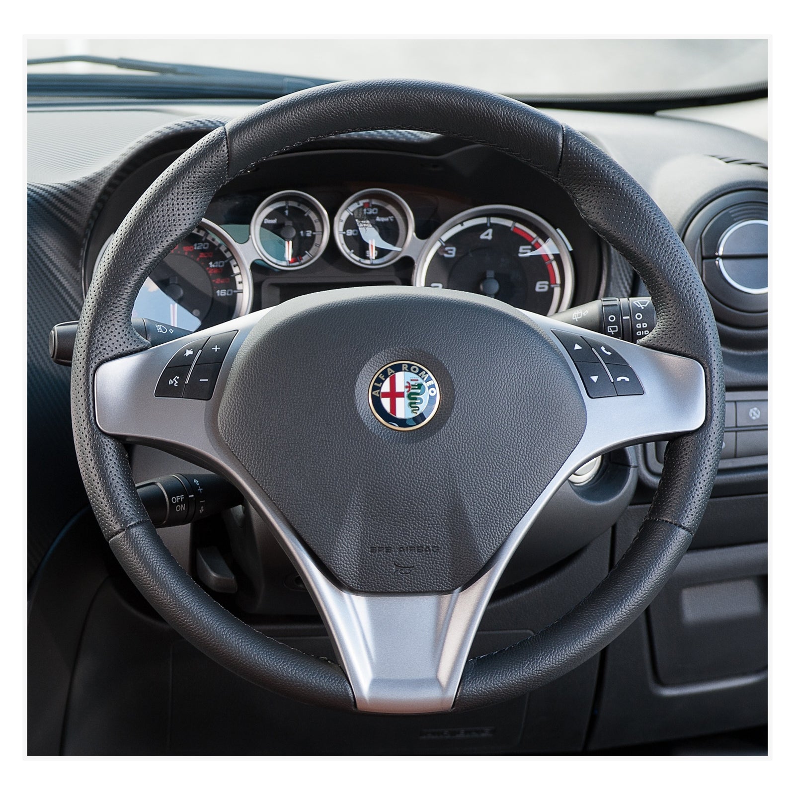 MEWANT Lenkradbezug für Alfa Romeo Giulietta 2010-2014 / MiTo 2008-2015 - Mewant.de