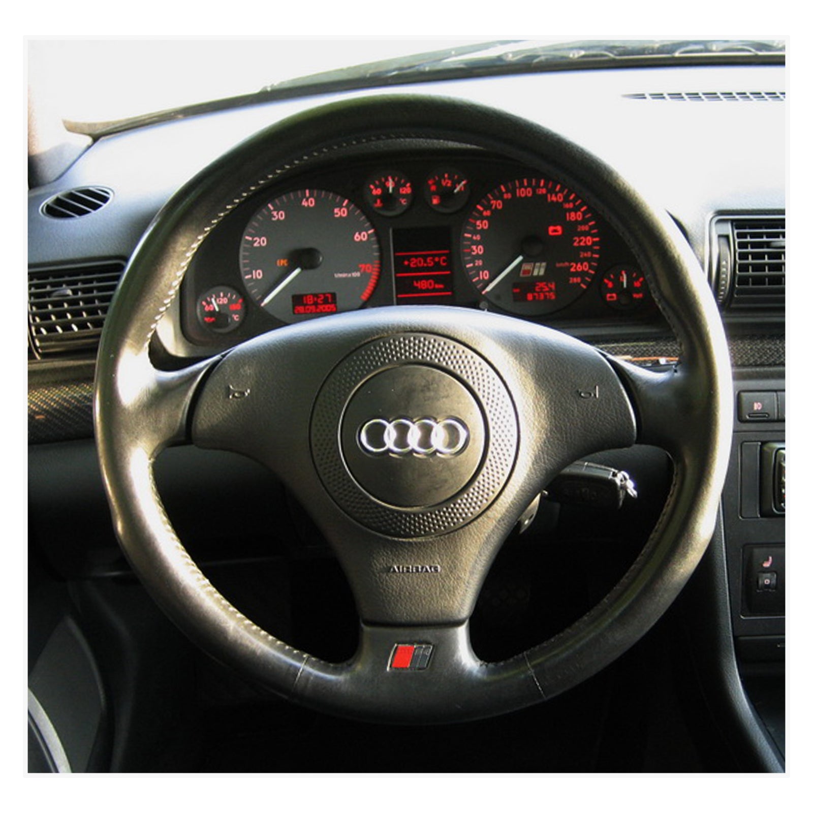MEWANT Lenkradbezug für Audi A8 (D2) Saloon / TT (8N) Coupe / S4 (B5) Saloon / S6 (C5) Saloon / S6 Avant 1998-2002 - Mewant.de