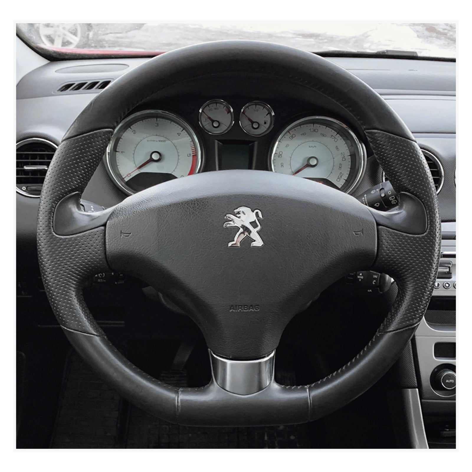 MEWANT Lenkradbezug für Peugeot 308 2007-2013 / 308 CC 2009-2015 / 308 SW 2008-2014 / RCZ 2010-2015 / 3008 2009-2016 / 5008 2009-2017 - Mewant.de