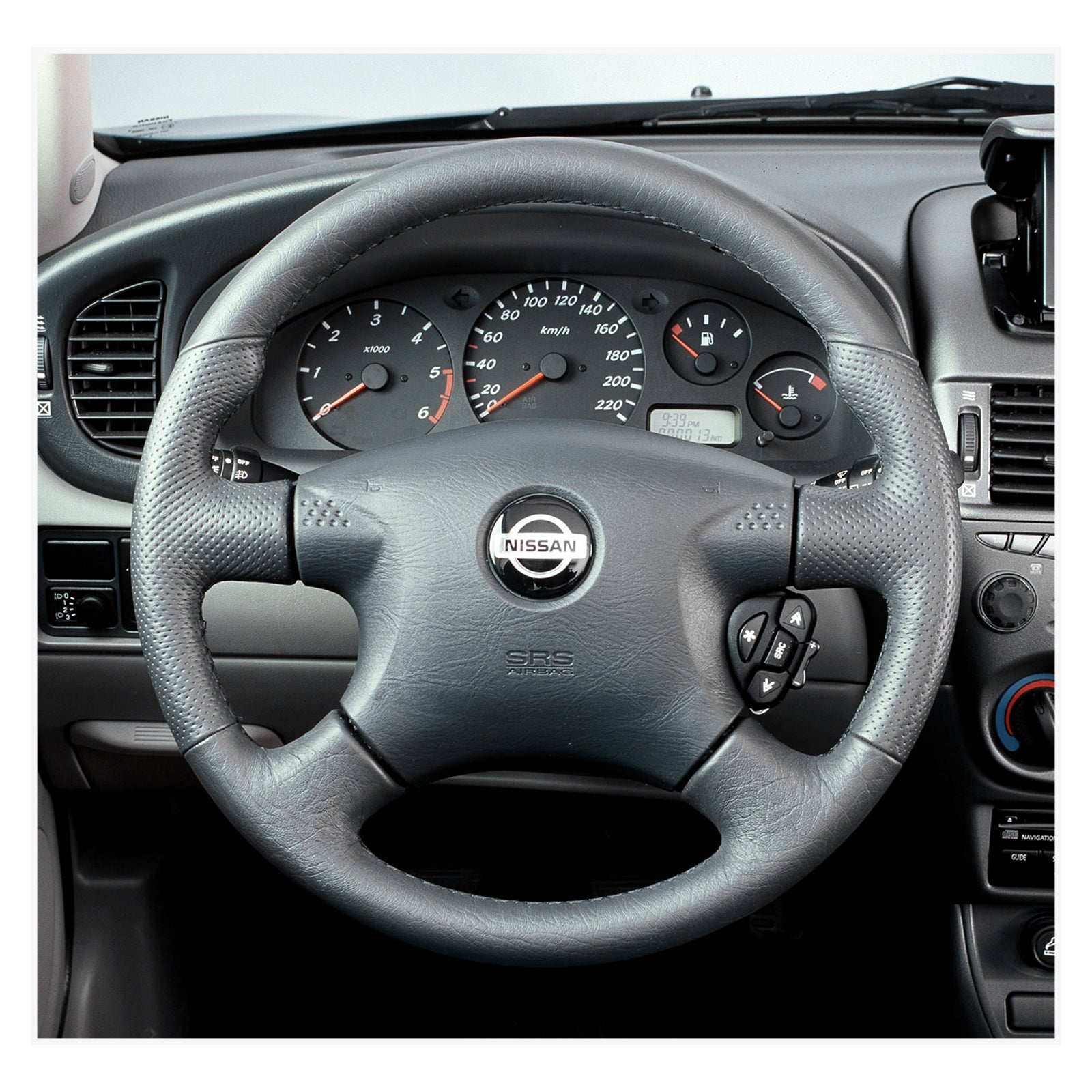 MEWANT Lenkradbezug für Nissan Almera (N16) / X-Trail (T30) / Terrano 2 / Almera Tino / Micra / Primera - Mewant.de